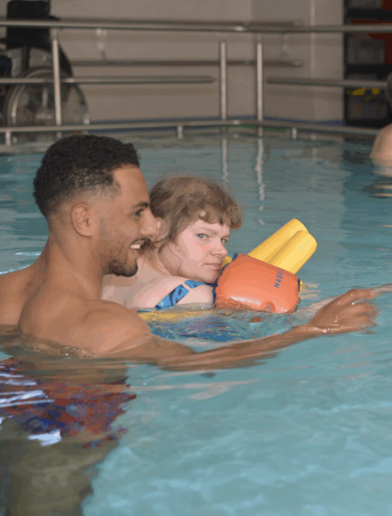 Foto beim Schwimmen im Wasser der Badeanstalt
